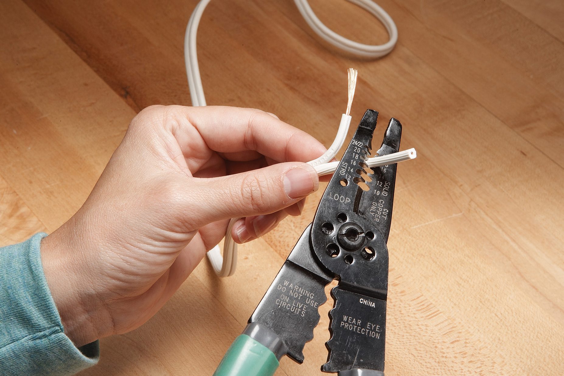 How to Fix a Lamp Cord